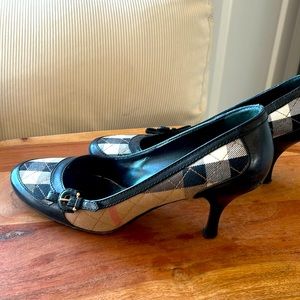 Burberry plaid leather/canvas plaid checked heels. Size 39 1/2. 100% Authentic!
